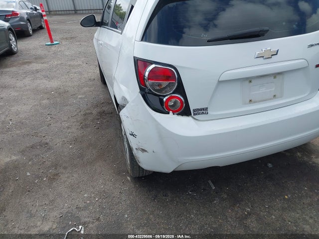 Chevrolet Sonic Lt Manual 2015 1G1JD6SB1F4131930 Image 12
