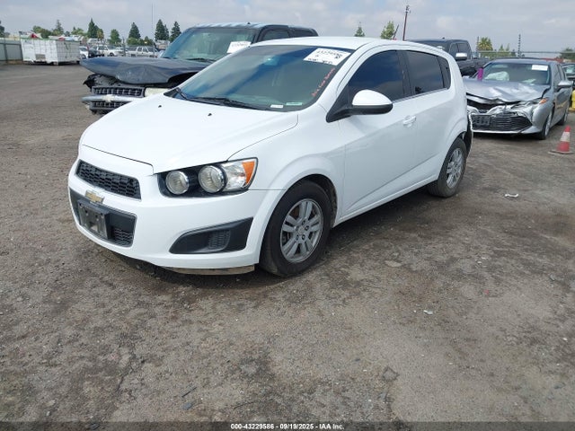 Chevrolet Sonic Lt Manual 2015 1G1JD6SB1F4131930 Image 2