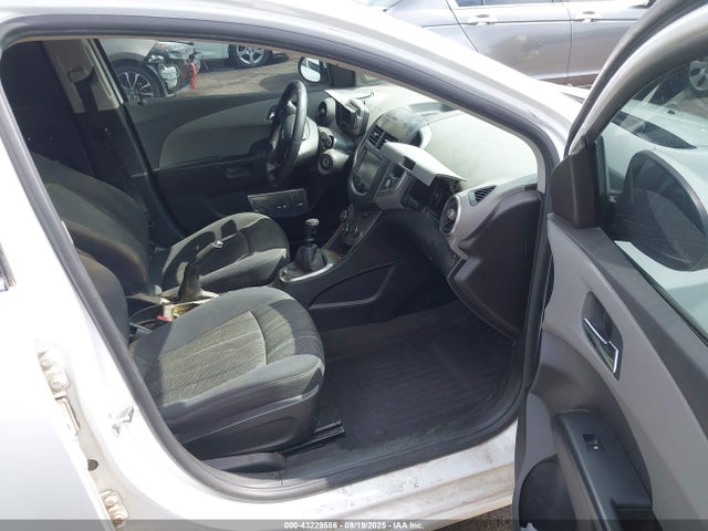 Chevrolet Sonic Lt Manual 2015 1G1JD6SB1F4131930 Image 5
