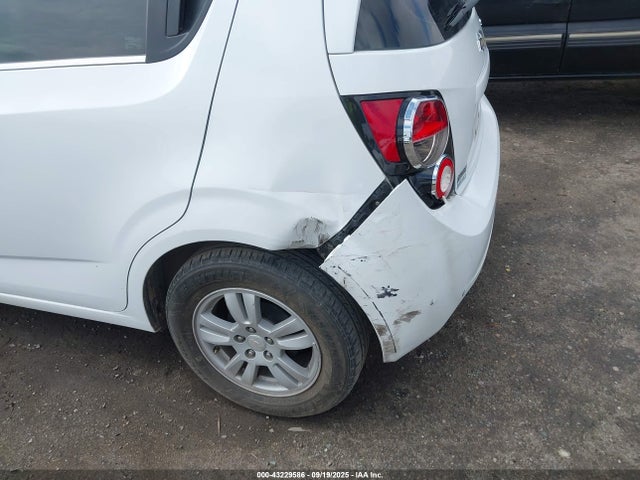 Chevrolet Sonic Lt Manual 2015 1G1JD6SB1F4131930 Image 6