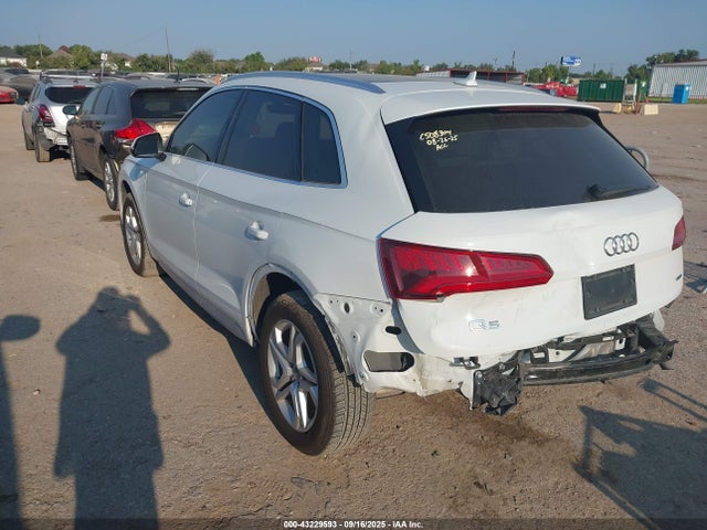 2019 AUDI Q5 WA1ANAFY5K2136103 Photo 2