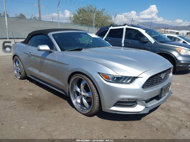 1FATP8EM1F5400976 Ford 2015