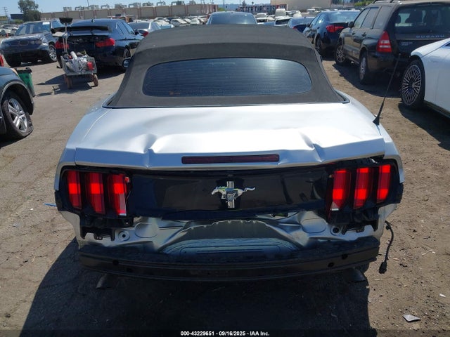 1FATP8EM1F5400976 Ford 2015
