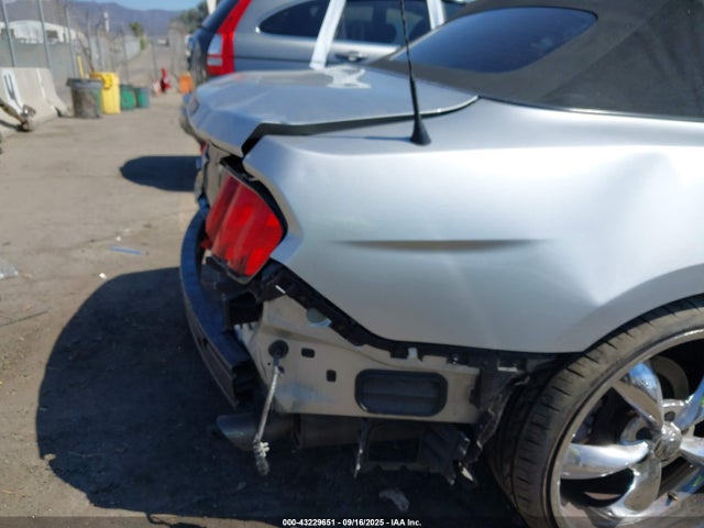 1FATP8EM1F5400976 Ford 2015