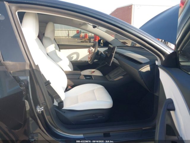 2025 TESLA MODEL 3 5YJ3E1EA5SF936898 Photo 4