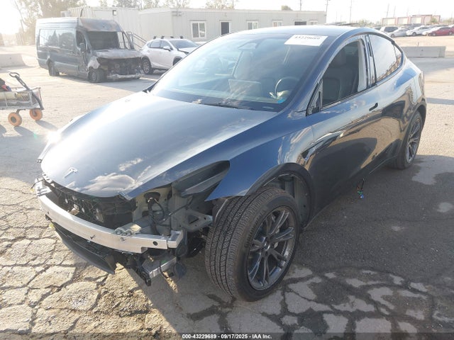 2024 TESLA MODEL Y 7SAYGDEE0RF160746 Photo 1