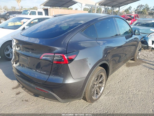 2024 TESLA MODEL Y 7SAYGDEE0RF160746 Photo 3