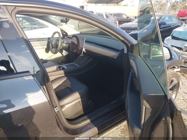 2024 TESLA MODEL Y 7SAYGDEE0RF160746 Photo 4