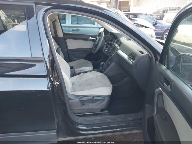 Volkswagen 2018 2018 3VV1B7AX4JM121682 Image 5
