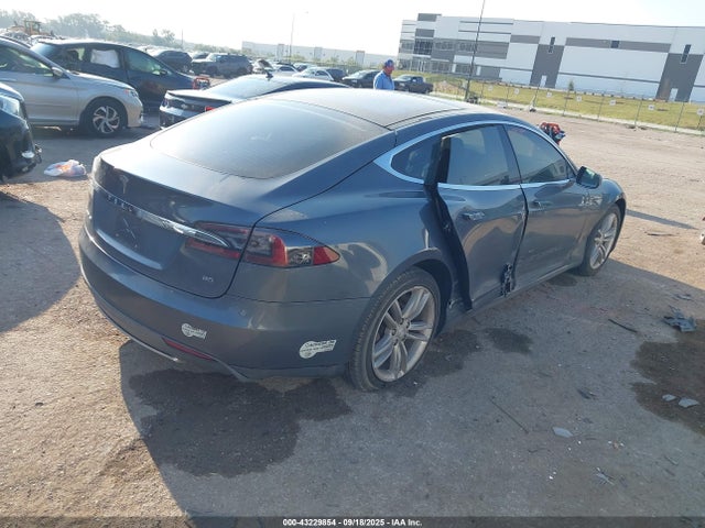 2014 TESLA MODEL S 5YJSA1H18EFP48576 Photo 3