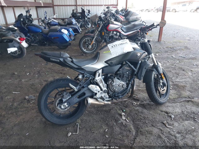 Yamaha FZ07 2017 JYARM06E0HA012634 Image 12