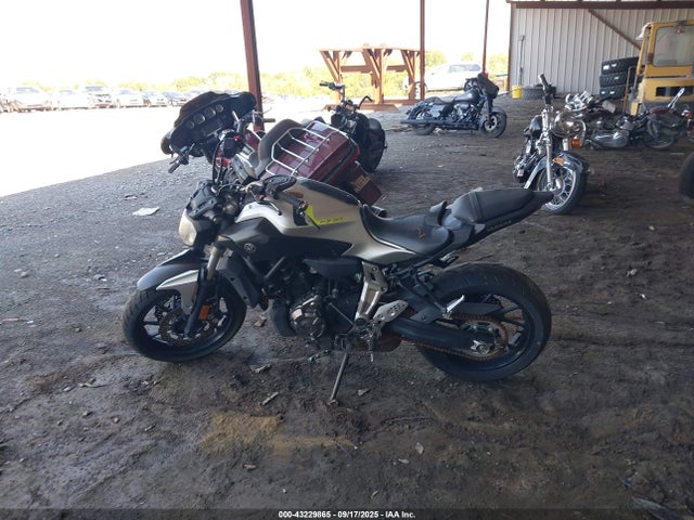 Yamaha FZ07 2017 JYARM06E0HA012634 Image 13