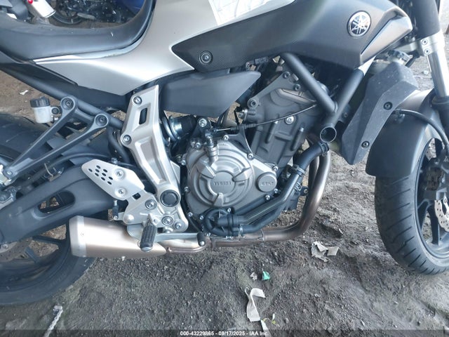 Yamaha FZ07 2017 JYARM06E0HA012634 Image 8
