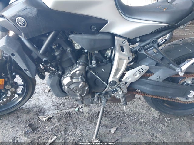 Yamaha FZ07 2017 JYARM06E0HA012634 Image 9