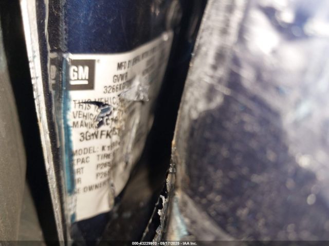 2001 CHEVROLET SUBURBAN 1500 3GNFK16T71G223006 Photo 8