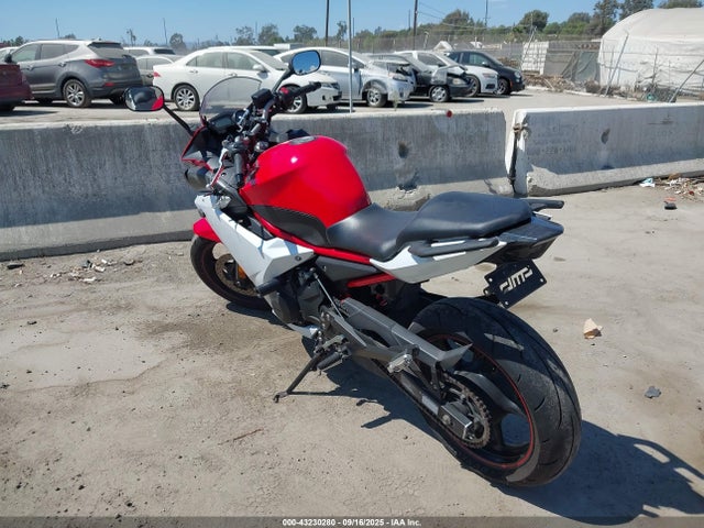 JYARJ18Y9EA002962 Yamaha 2014
