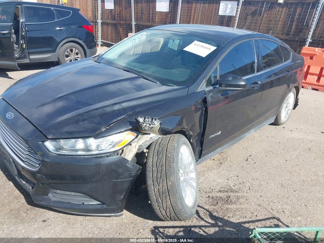 Ford 2015 2015 3FA6P0UU4FR307883 Image 2