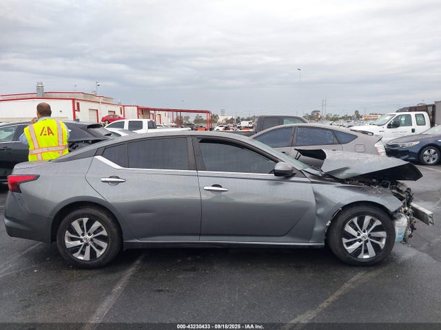 1N4BL4BV6LC215603 Nissan 2020