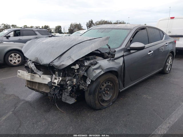 1N4BL4BV6LC215603 Nissan 2020