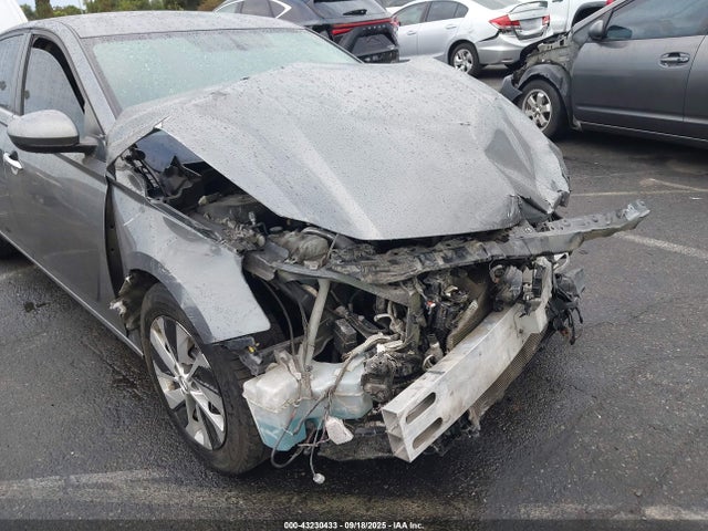 1N4BL4BV6LC215603 Nissan 2020