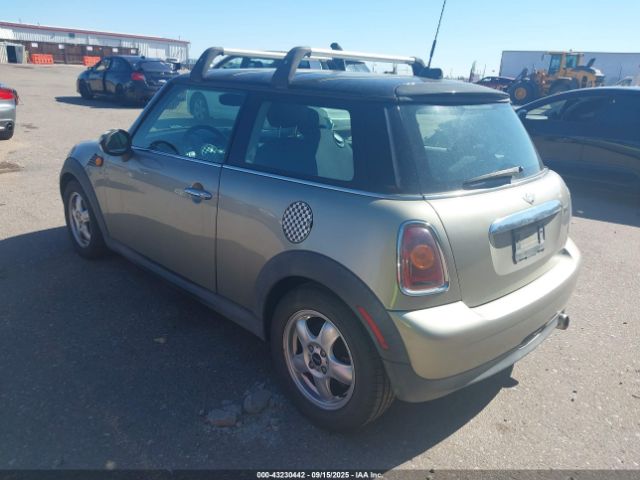 2007 MINI COOPER WMWMF33507TT50503 Photo 2