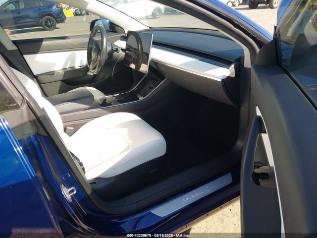 2018 TESLA MODEL 3 5YJ3E1EA1JF155925 Photo 4