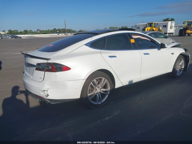 2016 TESLA MODEL S 5YJSA1E15GF130672 Photo 3