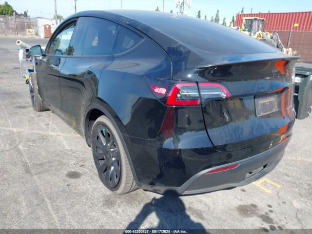 2023 TESLA MODEL Y 7SAYGAEE5PF879096 Photo 2