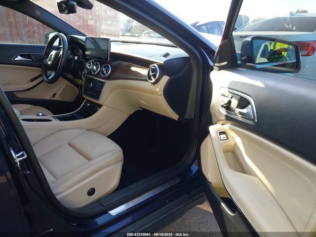 Mercedes-Benz m270 2017 WDCTG4EB3HJ301243 Image 5