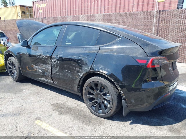 2020 TESLA MODEL Y 5YJYGDEE5LF046469 Photo 2