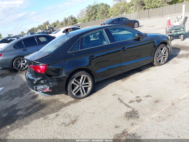 2017 AUDI A3 WAUAUGFF1H1044105 Photo 3