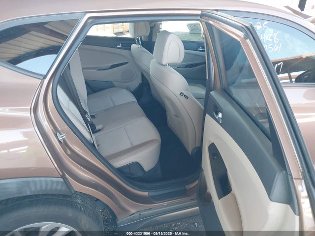 KM8J33A48GU160561 Hyundai Tucson