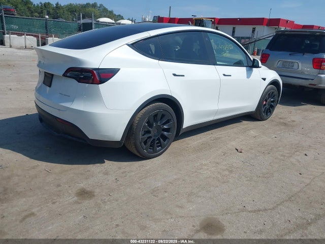2023 TESLA MODEL Y 7SAYGAEE9PF590190 Photo 3