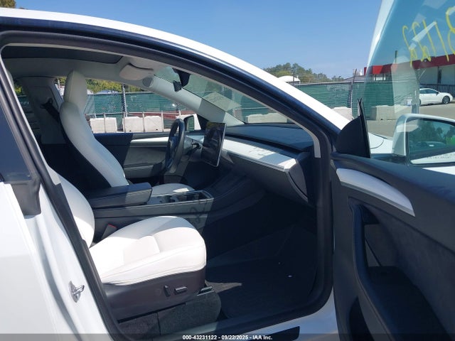 2023 TESLA MODEL Y 7SAYGAEE9PF590190 Photo 4