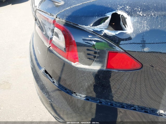 2021 Tesla Model S Plaid Tri Motor All-wheel Drive მანქანა იყიდება აუქციონზე, vin: 5YJSA1E61MF451180, აუქციონის ნომერი: 43231128