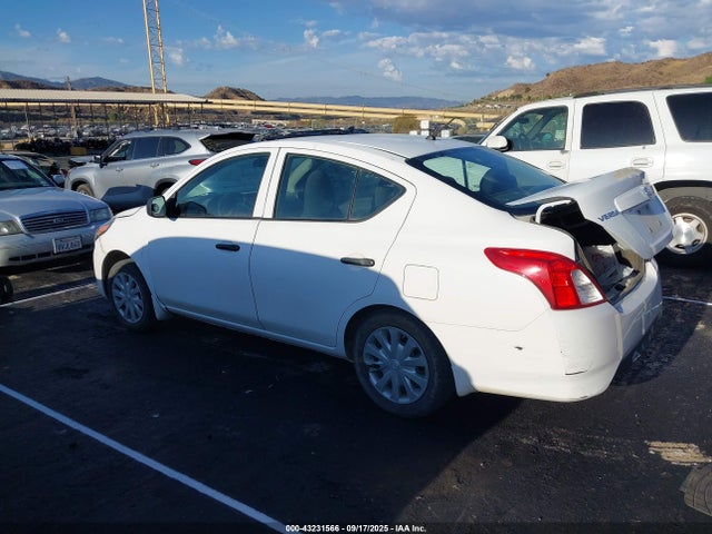 3N1CN7AP0FL906831 Nissan 2015