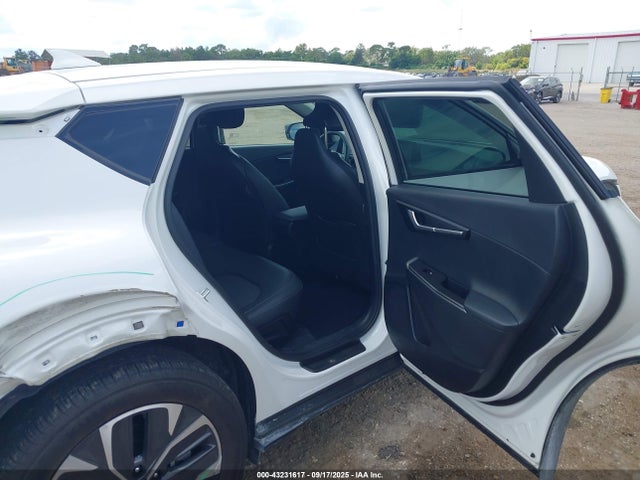 KIA EV6 2024 KNDC3DLC7R5209740 Image 8