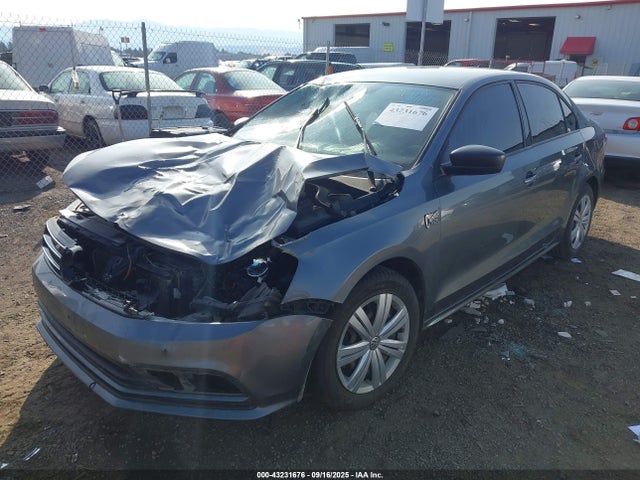 3VWLA7AJ4FM264853 Volkswagen 2015