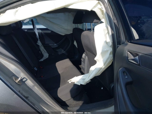 3VWLA7AJ4FM264853 Volkswagen 2015
