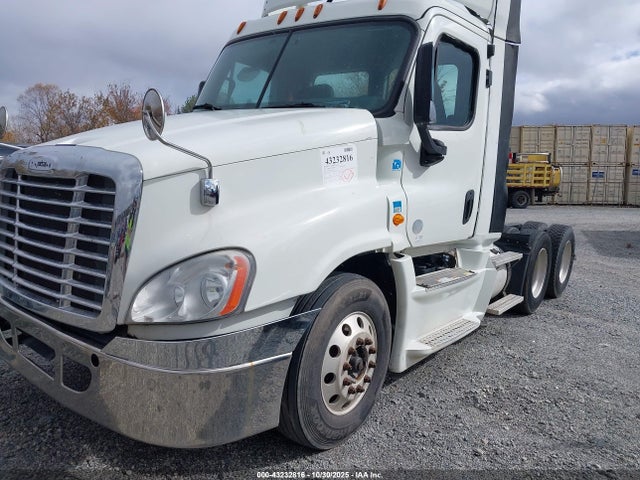 3AKJGEBG3FSGB4650 Freightliner Cummins Isx