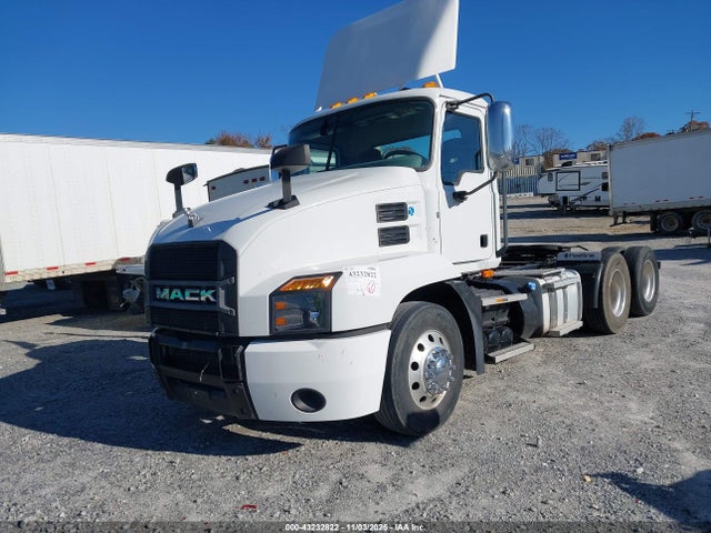 Mack Mp8 2021 1M1AN3GY0MM022307 Image 2