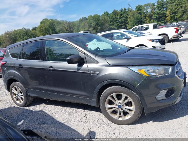 Продажа на аукционе авто 2017 Ford Escape Se, vin: 1FMCU0GDXHUC04427, номер лота: 43232901