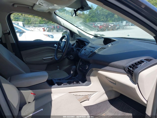 Продажа на аукционе авто 2017 Ford Escape Se, vin: 1FMCU0GDXHUC04427, номер лота: 43232901