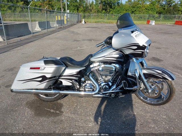 1HD1PXN17FB950801 Harley-Davidson Cvo Street Glide Special