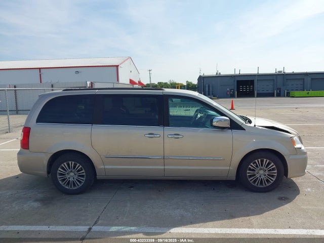 2C4RC1CG7ER304369 Chrysler Town and Country