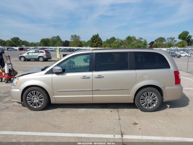 2C4RC1CG7ER304369 Chrysler Town and Country