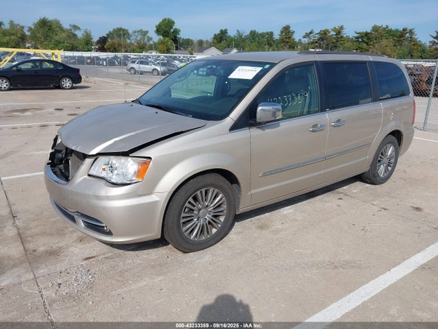 2C4RC1CG7ER304369 Chrysler Town and Country