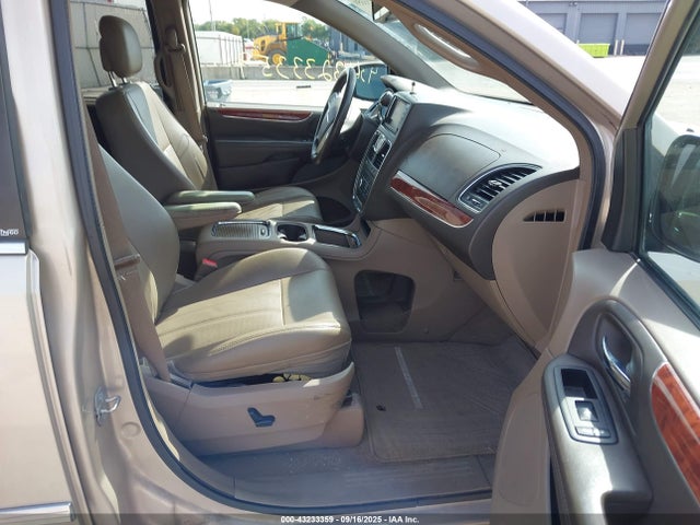 2C4RC1CG7ER304369 Chrysler Town and Country