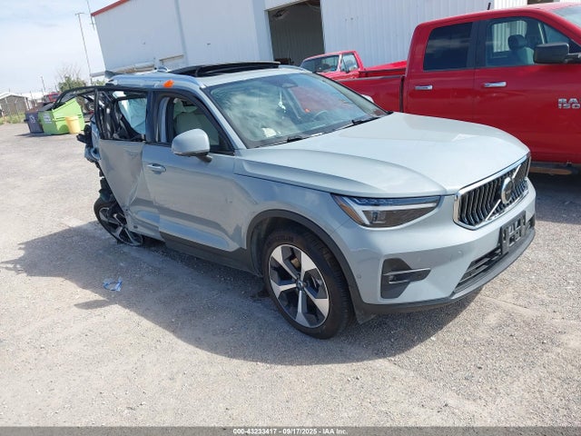 2025 VOLVO XC40 YV4L12UE5S2566400