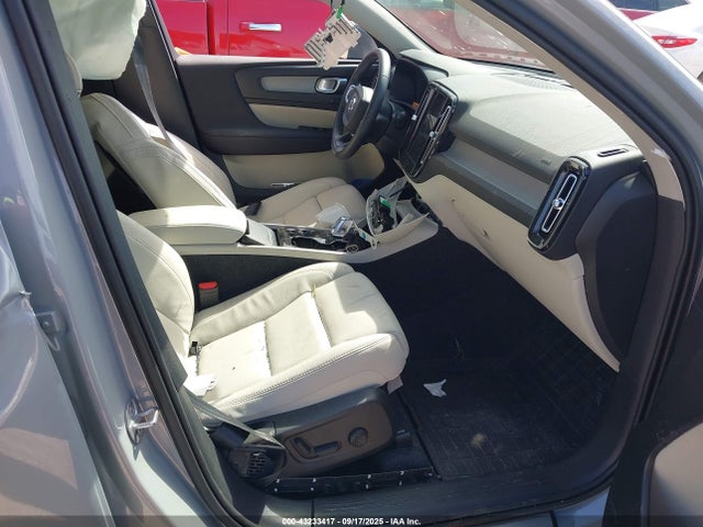 2025 VOLVO XC40 YV4L12UE5S2566400 Photo 4